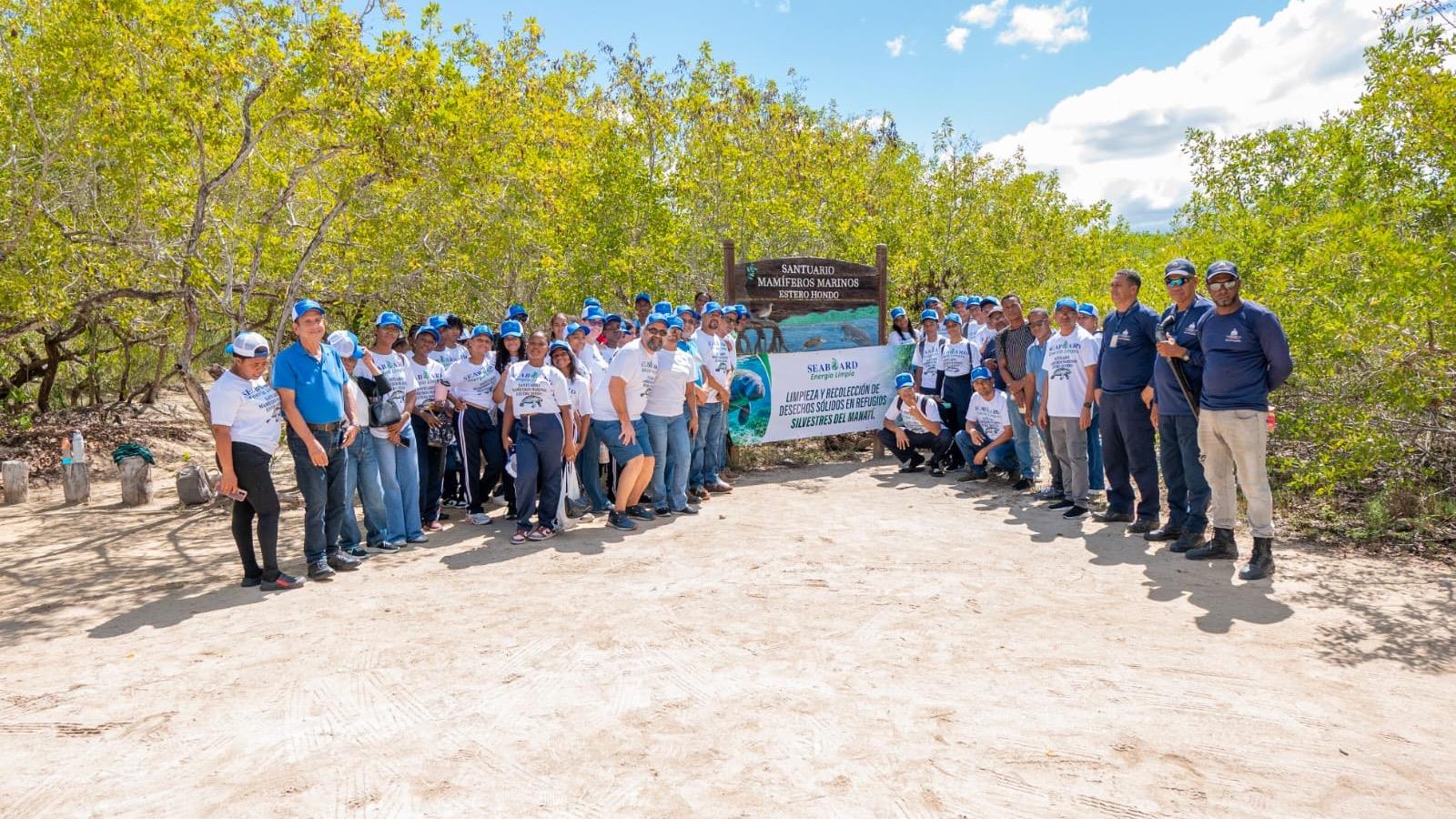 Realizan jornada de recogida de desechos sólidos en el Santuario de Mamíferos Marinos de Estero Hondo
