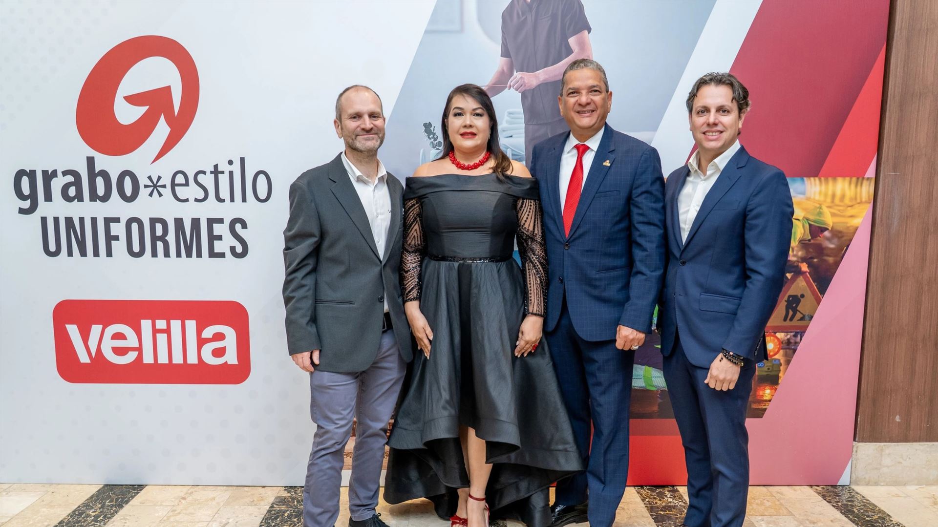 Grabo Estilo presenta las últimas tendencias en uniformes profesionales de Velilla durante desfile en Santo Domingo