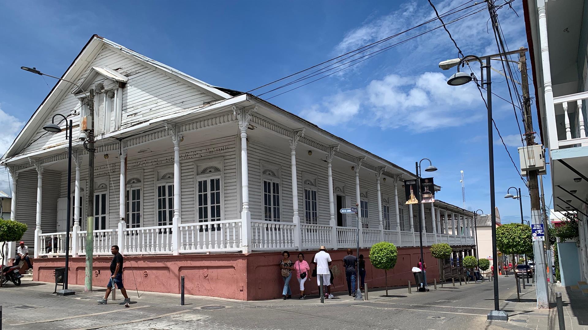 Gobierno abre licitación para reconstruir el Club del Comercio de Puerto Plata