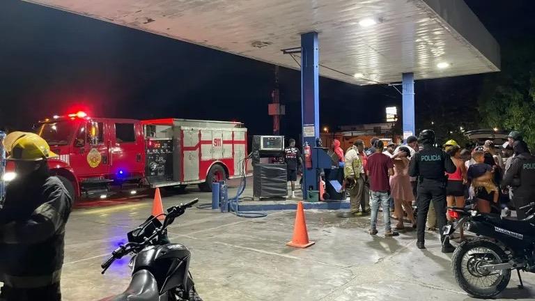 Hombre resulta lesionado al desprenderse válvula de tanque de gas que llenaba en una envasadora