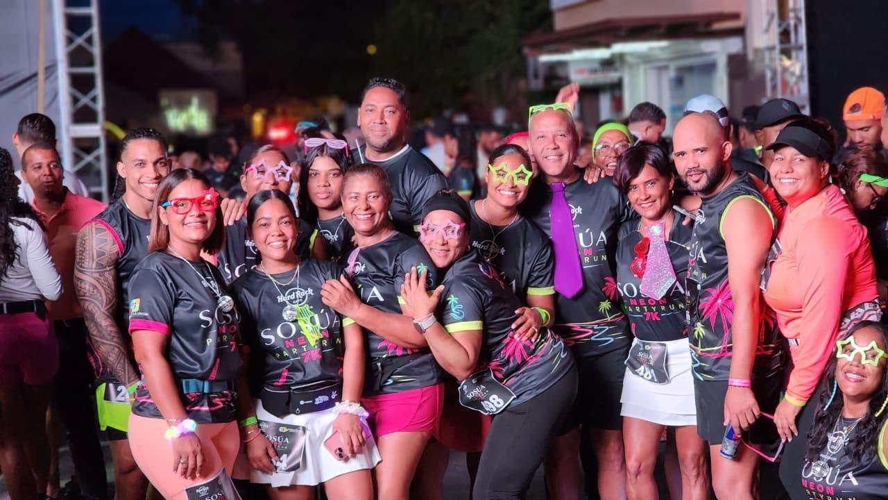 Sosúa Neon Party Run 2026 reúne a más de mil personas en una noche de deporte, música y entretenimiento