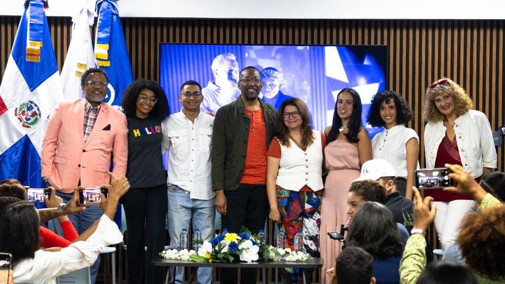 RTVD rompe esquema tradicional y estrena “La Familia Espejo” en streaming antes que en televisión abierta