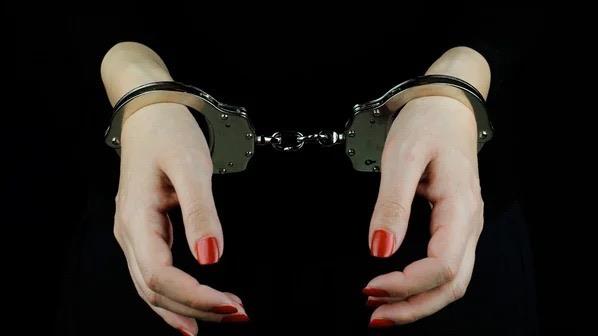 Tribunal impone 12 meses de prisión preventiva a mujer por secuestro de ciudadano alemán en Puerto Plata