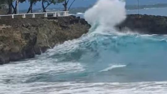 Persisten los oleajes anormales por mar de fondo en las costas de Puerto Plata