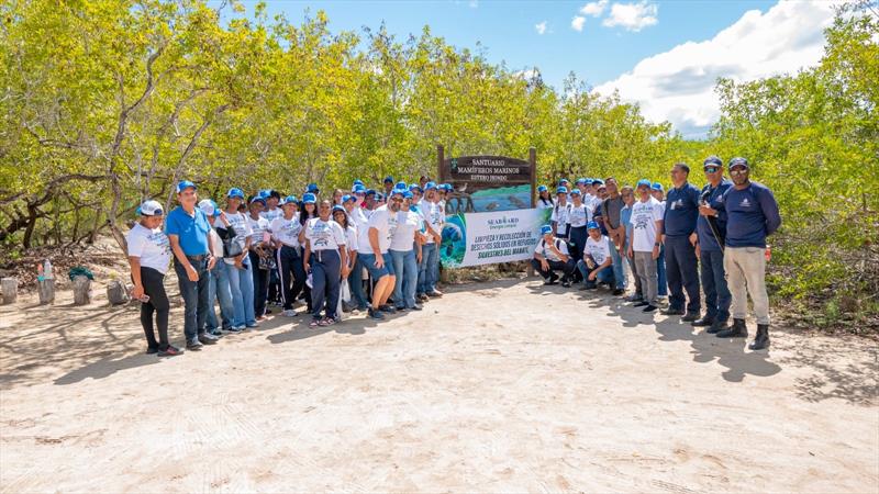 Realizan jornada de recogida de desechos sólidos en el Santuario de Mamíferos Marinos de Estero Hondo