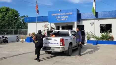 Detienen a dos acusados de herir a una mujer durante una riña en Villa Isabela