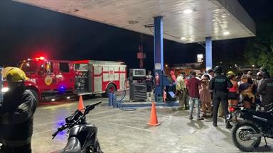 Hombre resulta lesionado al desprenderse válvula de tanque de gas que llenaba en una envasadora