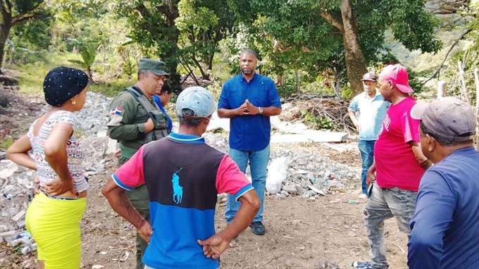 Autoridades de Medio Ambiente impiden intento de ocupación de terrenos en la falda de la Loma Isabel de Torres