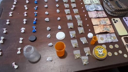 Decomisan porciones de drogas, celulares y dinero en operativos efectuados en sectores de Puerto Plata
