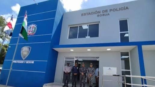 Se entrega a la Policía Nacional joven que era buscado por un caso penal en Sosúa