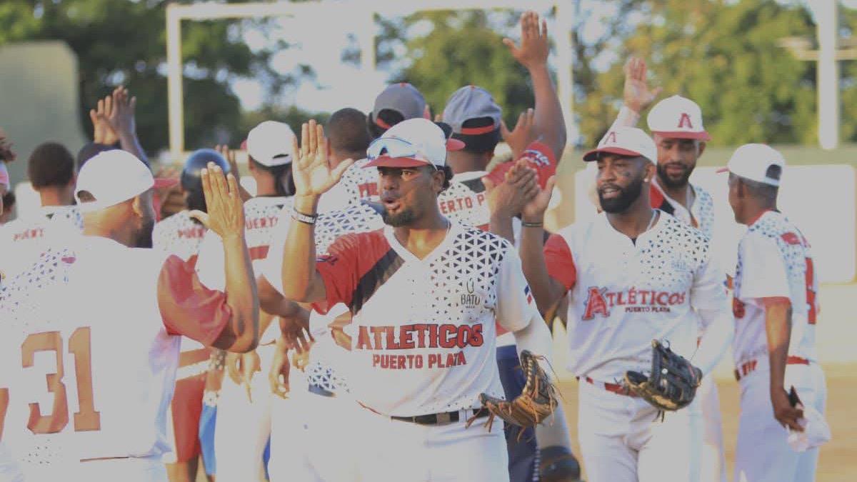 Atléticos de Puerto Plata clasifican a playoffs de la Liga Nacional de Béisbol de Verano