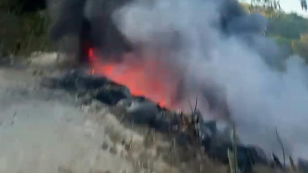 Desconocidos incendian neumáticos próximo al vertedero municipal de Sosúa