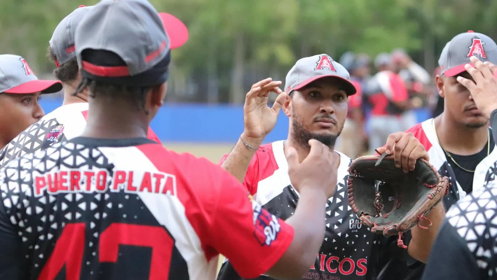 Atléticos de Puerto Plata ganan primer juego de semifinales 2026 tras derrotar a domicilio a los Capitanes de Salcedo