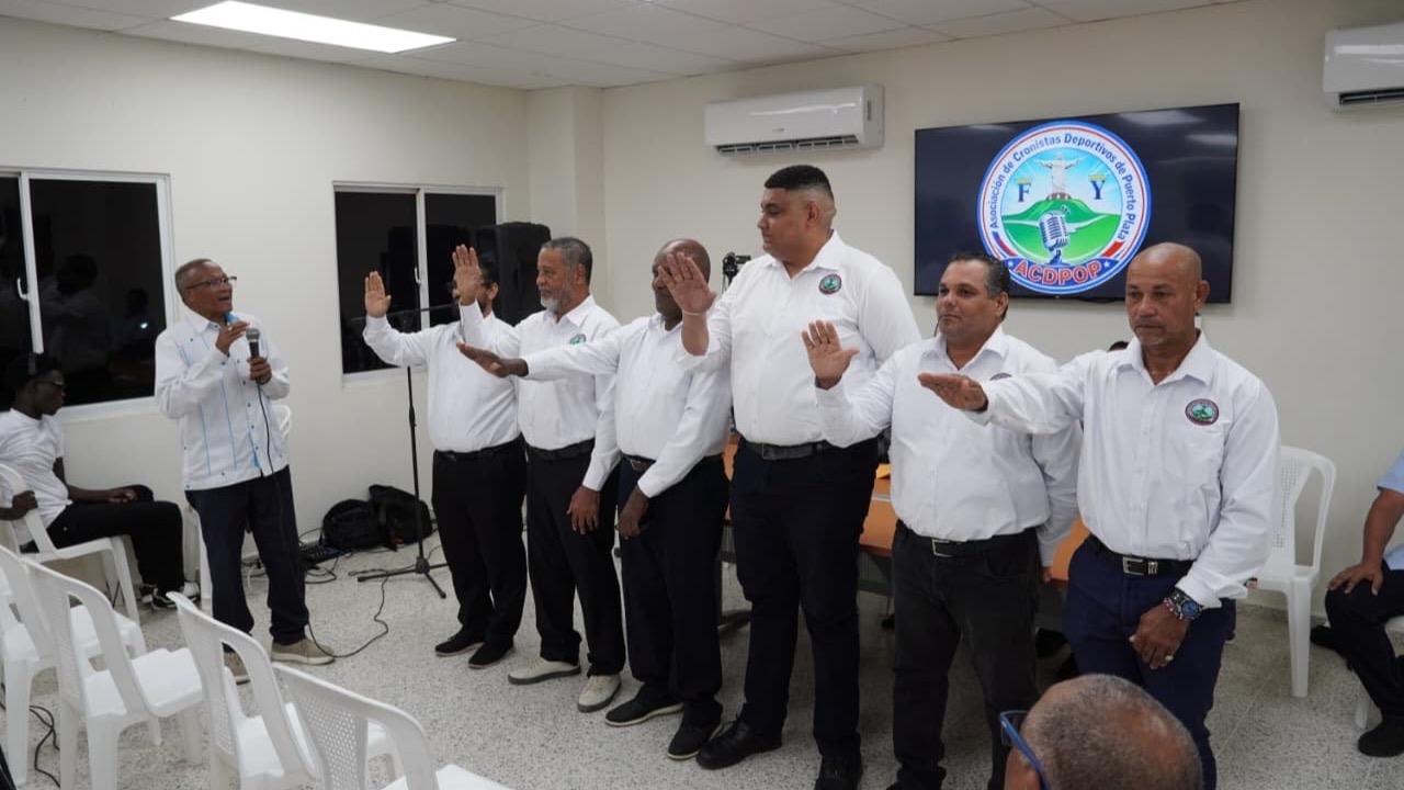 Juramentan nueva directiva de la Asociación de Cronistas Deportivos de Puerto Plata