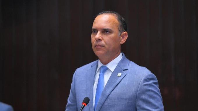 Diputado solicita al Gobierno aumentar salarios al personal administrativo del sistema educativo
