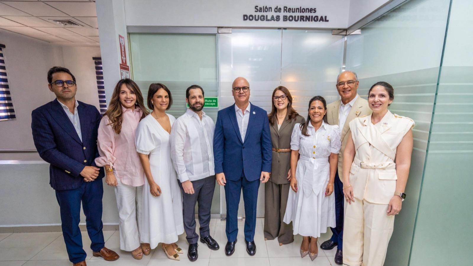 IDAC honra al fenecido médico y aviador puertoplateño Douglas Bournigal Redondo