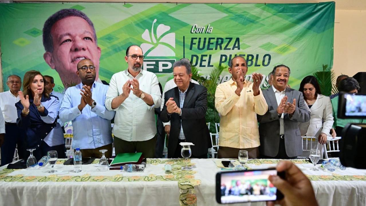 Leonel Fernández encabeza asambleas provinciales en despliegue nacional de la Fuerza del Pueblo