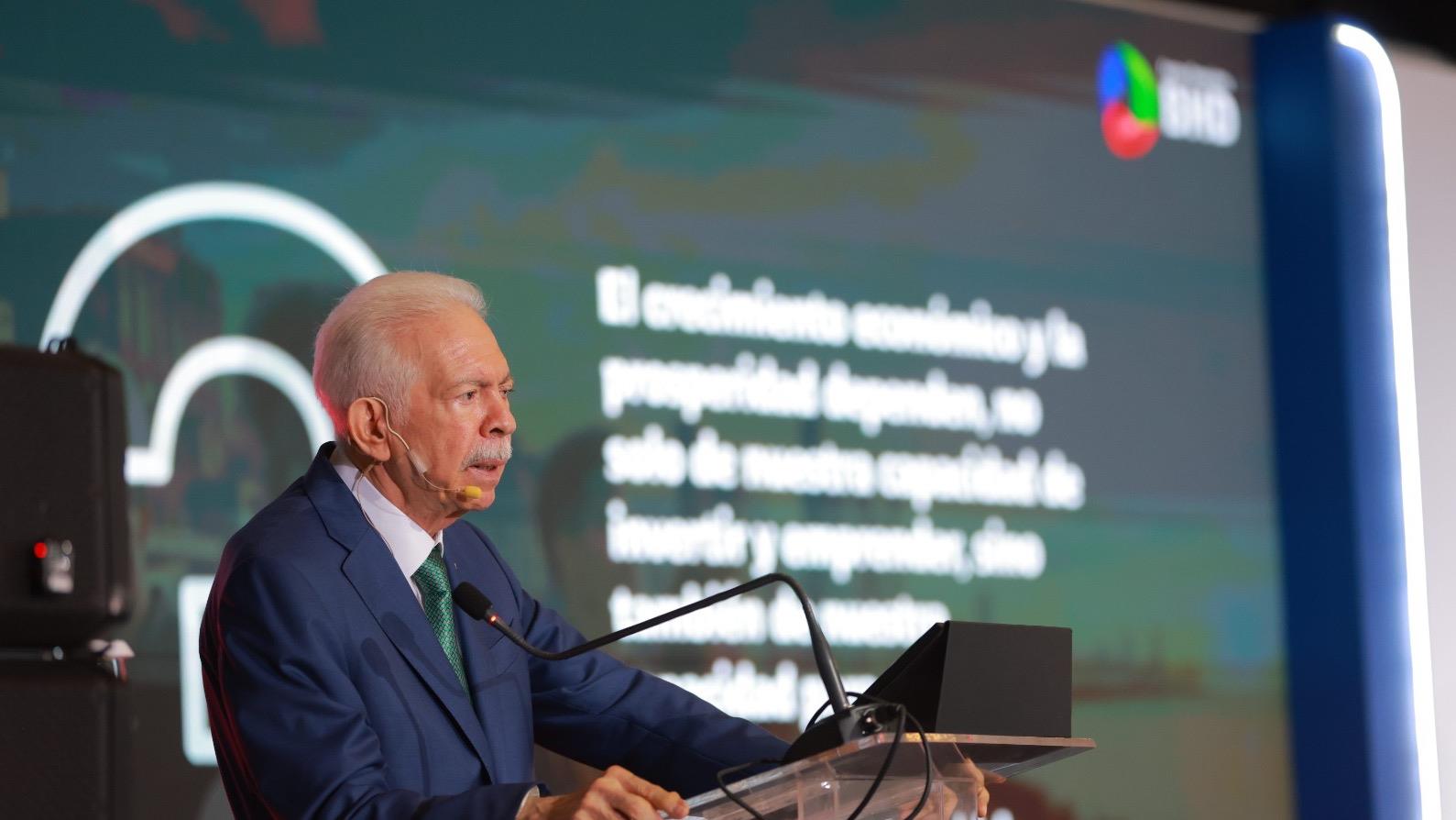 Molina Achécar propone un crecimiento económico basado en productividad, tecnología y educación