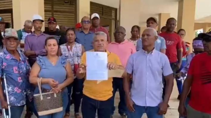 Familias desalojadas de Llanos de Pérez advierten que continuarán protestando