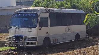 Denuncian que autobús estudiantil de Villa Isabela lleva siete años dañado y se deteriora a la intemperie